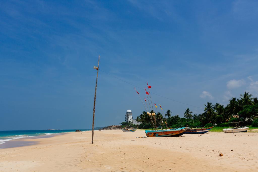Red Parrot Beach Villa Амбалангода Экстерьер фото