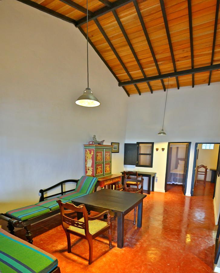 Red Parrot Beach Villa Амбалангода Экстерьер фото
